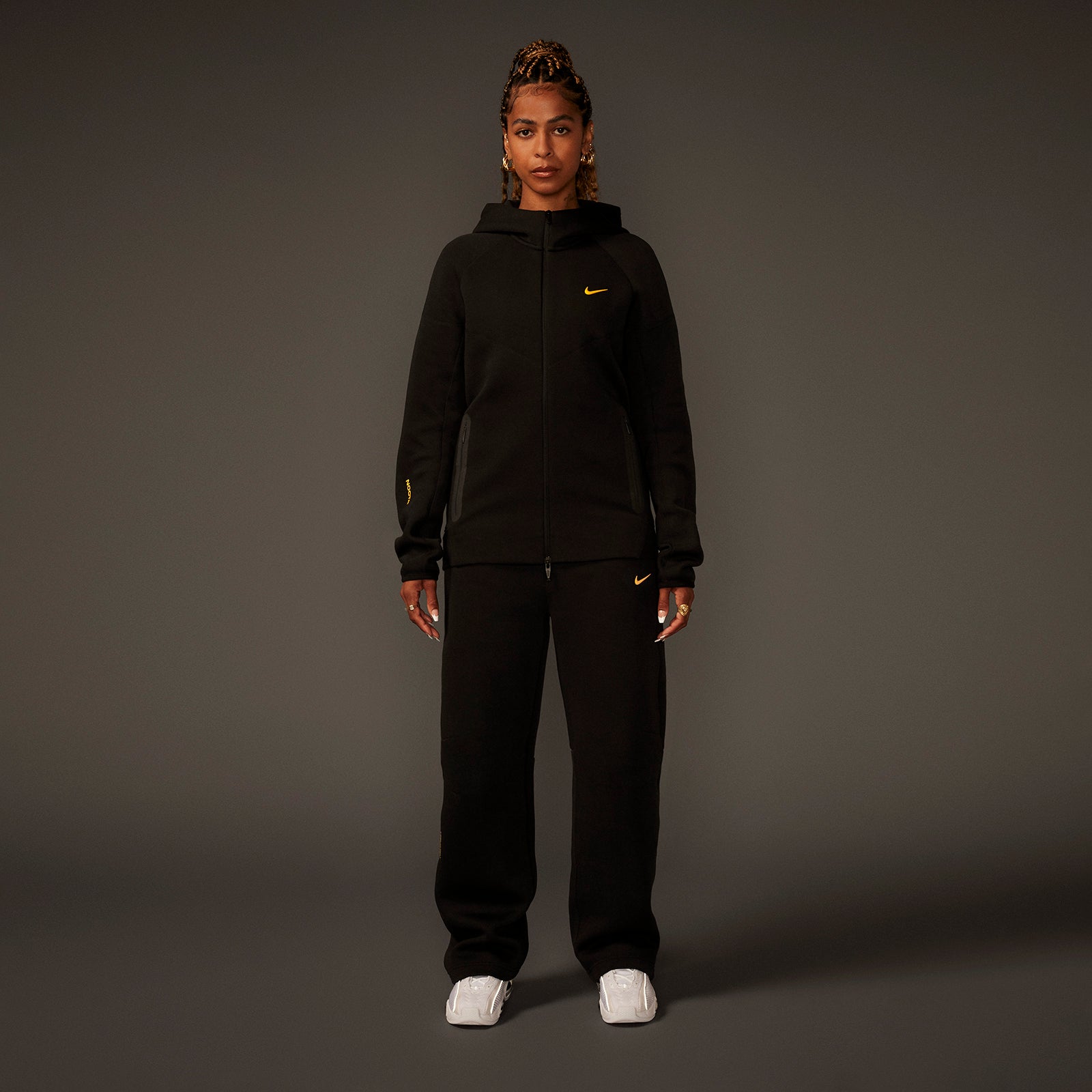 Casaco Nike Sportswear Tech Fleece Hoodie Black-Black - Fútbol Emotion